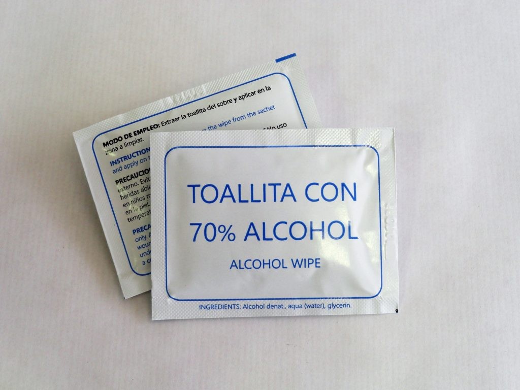 CAJA DE 500 TOALLITAS CON ALCOHOL 70%