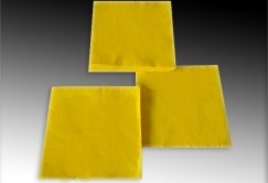 SERVILLETAS DE 40X40 2 CAPAS AMARILLAS. Caja de 48 paquetes de 50 servilletas.
